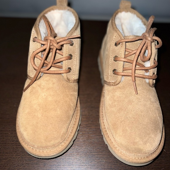 New UGG Neumel Boots in ‘Chestnut’ - (WMNS SIZE 7) - Picture 2 of 6